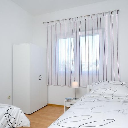 מרינה Holiday Home Iris מראה חיצוני תמונה