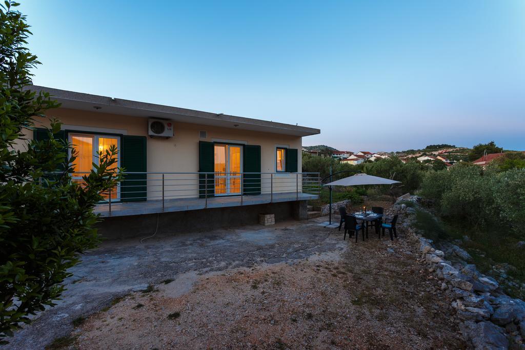 מרינה Holiday Home Iris מראה חיצוני תמונה