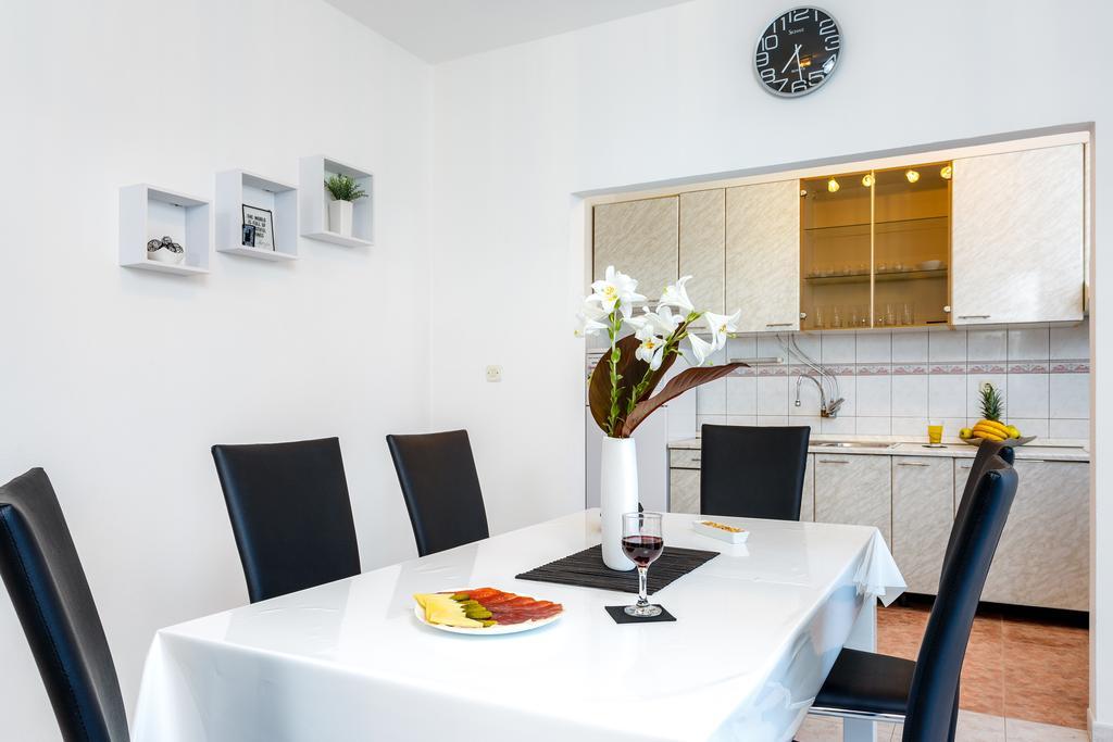מרינה Holiday Home Iris מראה חיצוני תמונה