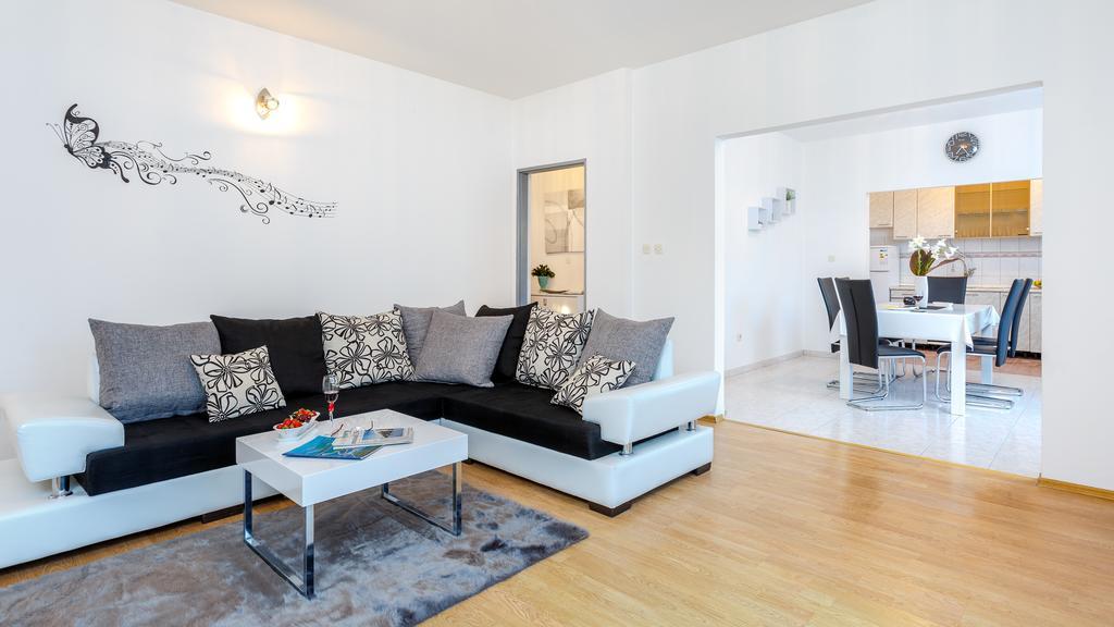 מרינה Holiday Home Iris מראה חיצוני תמונה