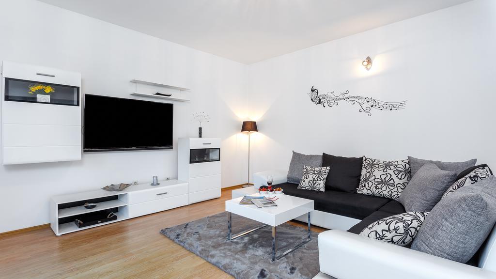 מרינה Holiday Home Iris מראה חיצוני תמונה