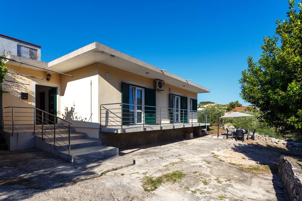 מרינה Holiday Home Iris מראה חיצוני תמונה